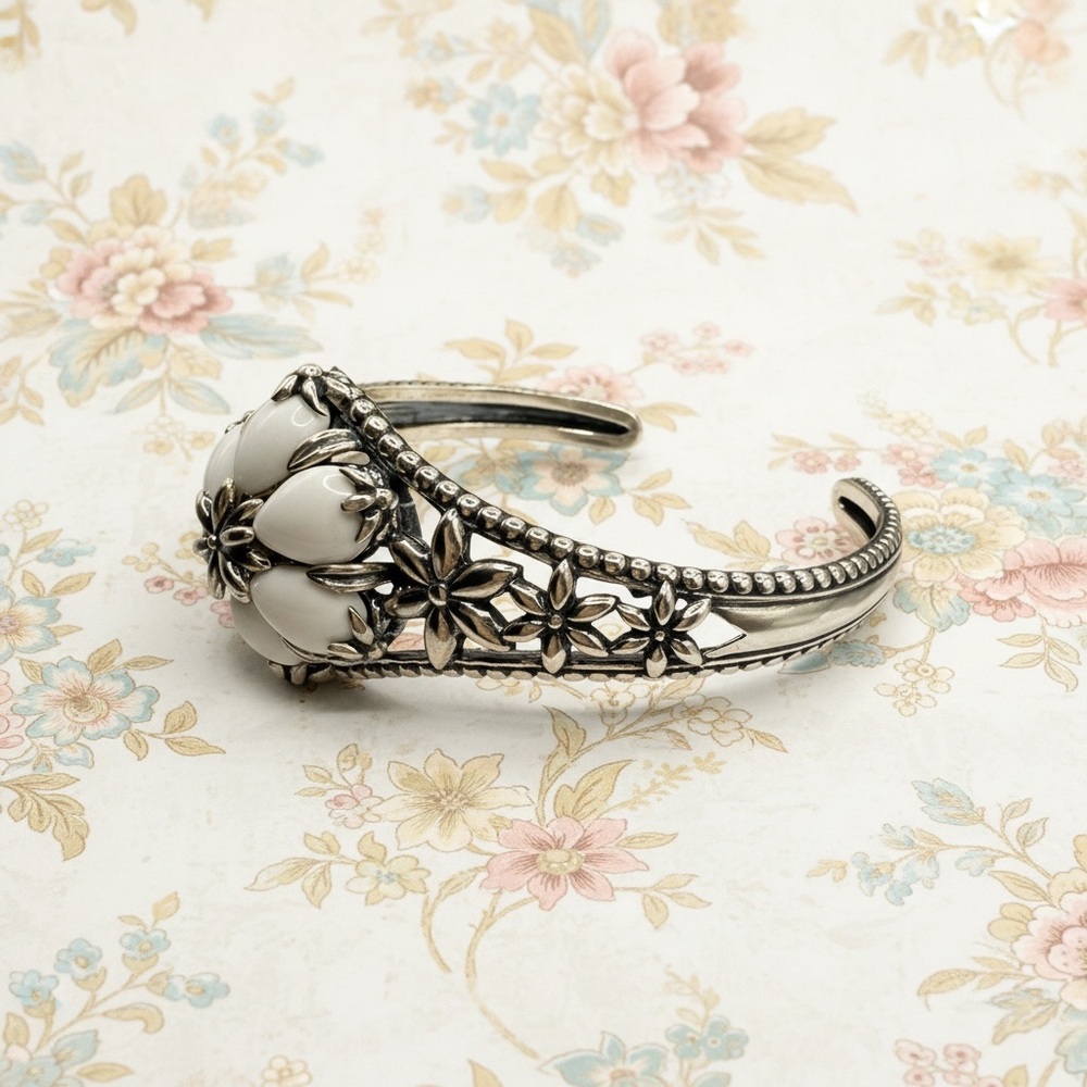 Carolyn Pollack Cuff-- white Ceramic Flower signed & stamped - Picture 7 of 9
